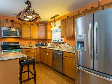215 Roberts St, Woonsocket, RI 02895 photo 3