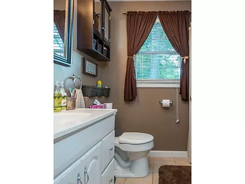 215 Roberts St, Woonsocket, RI 02895 photo 14