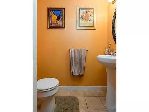 215 Roberts St, Woonsocket, RI 02895 photo 10