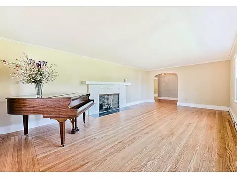 120 Balcom Ave, Warwick, RI 02889 photo 6