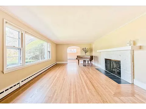 120 Balcom Ave, Warwick, RI 02889 photo 7