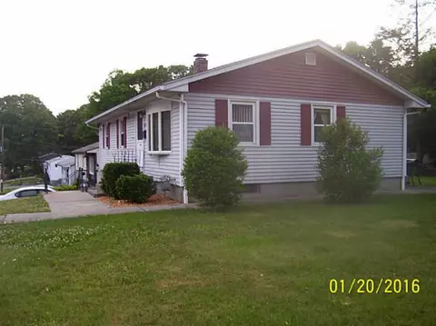182 Morin St, Woonsocket, RI 02895 photo 4