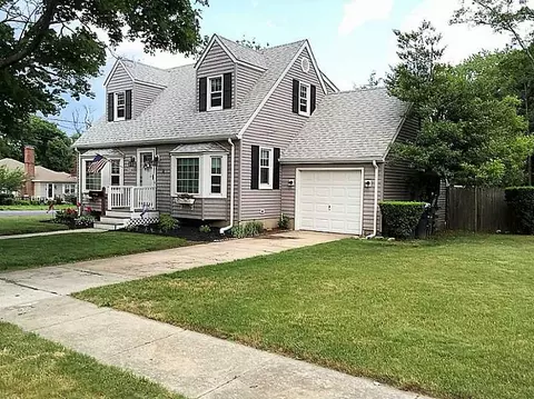 4 Potomac Cir, Warwick, RI 02888 photo 3