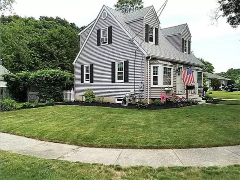 4 Potomac Cir, Warwick, RI 02888 photo 4