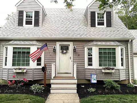 4 Potomac Cir, Warwick, RI 02888 photo 2