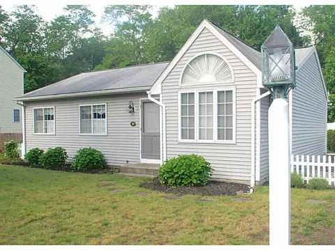 10 Cameron Ct, Warwick, RI 02886 photo 1