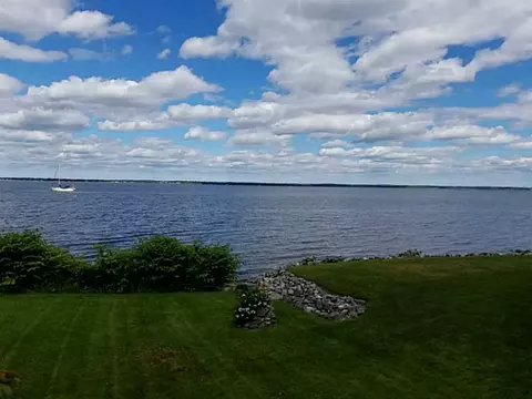 92 Burnett Rd, Warwick, RI 02889 photo 1