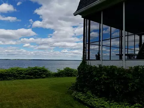 92 Burnett Rd, Warwick, RI 02889 photo 2