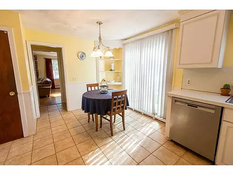 83 Sandro Dr, Warwick, RI 02886 photo 9