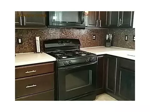 2 Jefferson St, Warwick, RI 02888 photo 5
