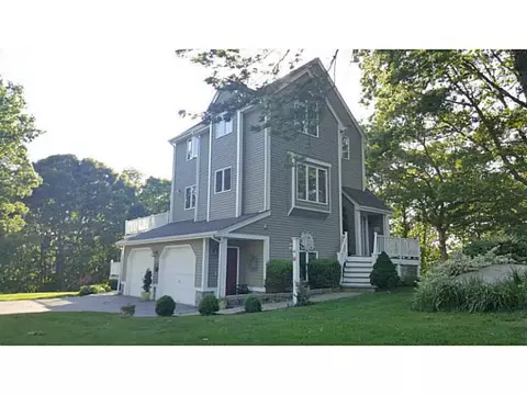 40 Trolley Ln, Westerly, RI 02891 photo 2