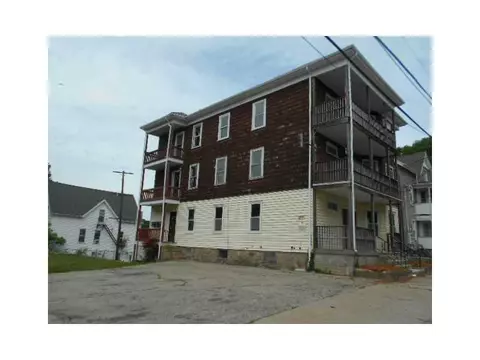 36 Cold Spring Pl, Woonsocket, RI 02895 photo 4