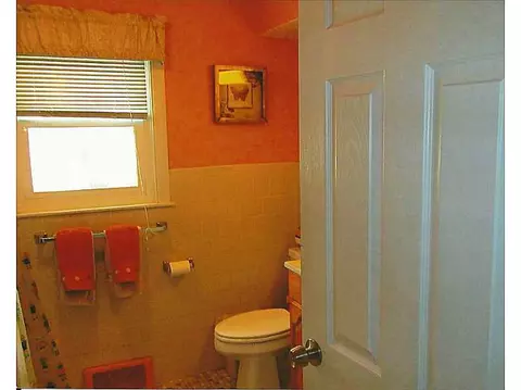 9 Tomahawk Ct, Warwick, RI 02886 photo 3