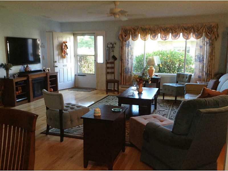 492 Round Hill Ct, Warwick, RI 02886 photo 4