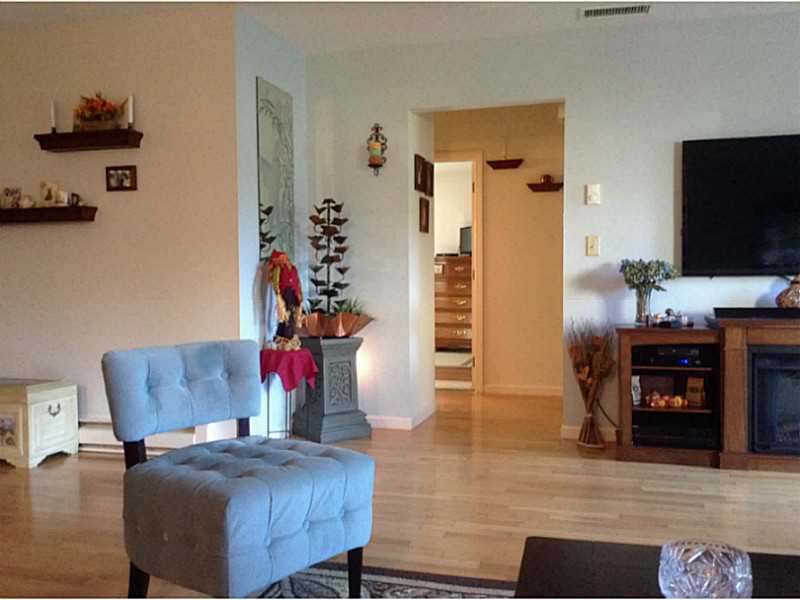 492 Round Hill Ct, Warwick, RI 02886 photo 5