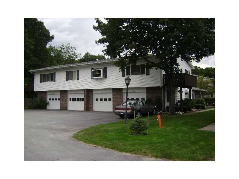 492 Round Hill Ct, Warwick, RI 02886 photo 3