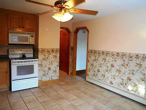 71 Napoleon St, Woonsocket, RI 02895 photo 9