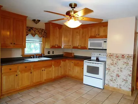 71 Napoleon St, Woonsocket, RI 02895 photo 8