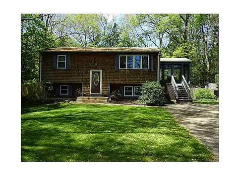 21 Hemlock Dr, Exeter, RI 02822 photo 1