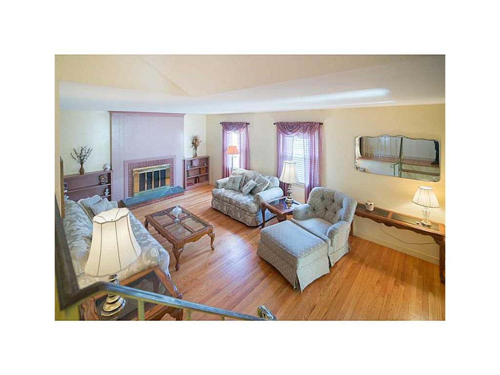 144 Circuit Dr, Riverside, RI 02915 photo 4