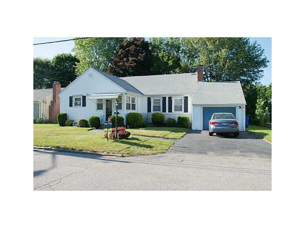 144 Circuit Dr, Riverside, RI 02915 photo 1
