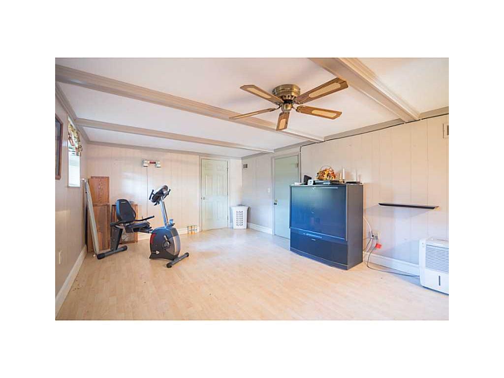144 Circuit Dr, Riverside, RI 02915 photo 22