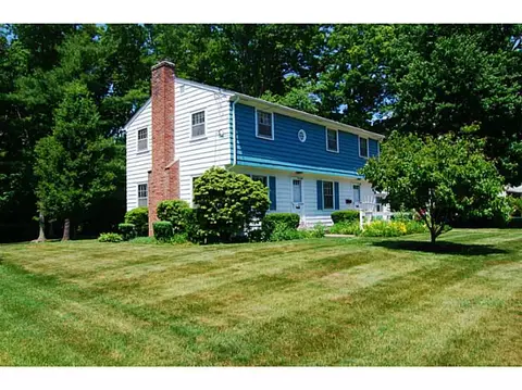 61 Estrell Dr, Riverside, RI 02915 photo 2