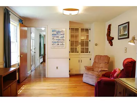 61 Estrell Dr, Riverside, RI 02915 photo 9