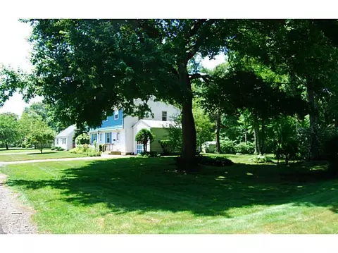 61 Estrell Dr, Riverside, RI 02915 photo 3