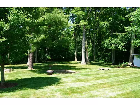 61 Estrell Dr, Riverside, RI 02915 photo 5