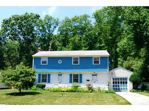 61 Estrell Dr, Riverside, RI 02915 photo 1