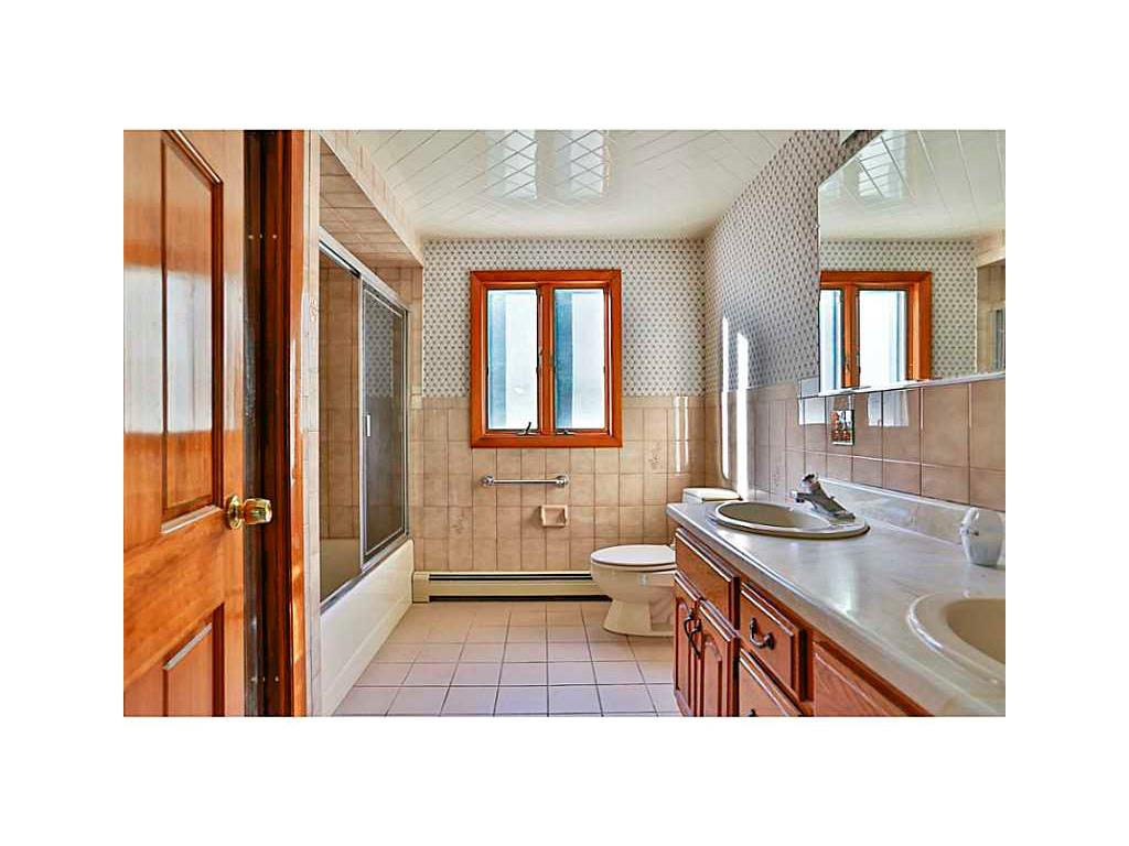 485 Rhodes Ave, Woonsocket, RI 02895 photo 9