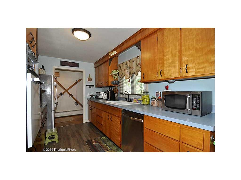 71 Castle Heights Ct, Woonsocket, RI 02895 photo 2