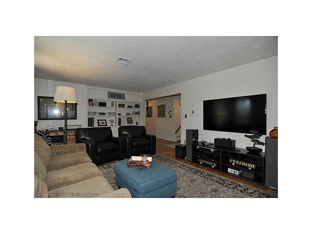 71 Castle Heights Ct, Woonsocket, RI 02895 photo 6