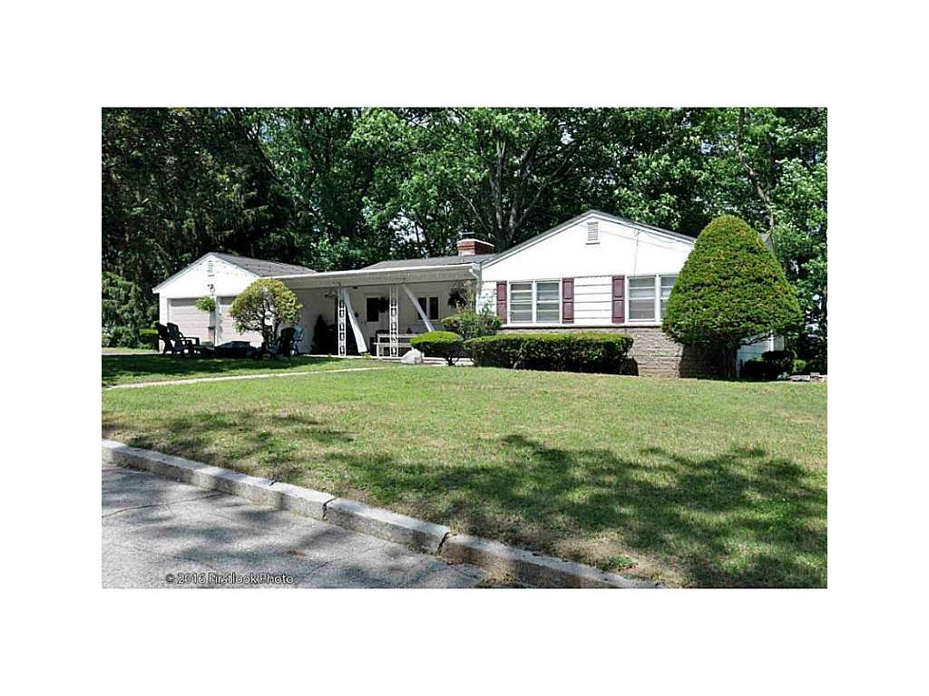 71 Castle Heights Ct, Woonsocket, RI 02895 photo 1