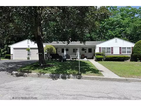 71 Castle Heights Ct, Woonsocket, RI 02895 photo 23