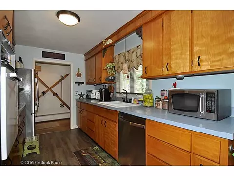 71 Castle Heights Ct, Woonsocket, RI 02895 photo 2