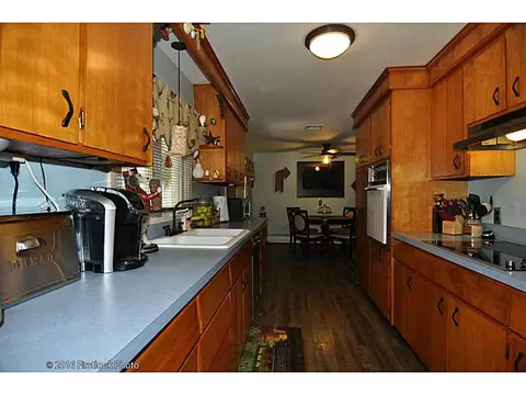 71 Castle Heights Ct, Woonsocket, RI 02895 photo 3