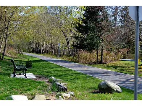 33 Forest Rd, Bristol, RI 02809 photo 16