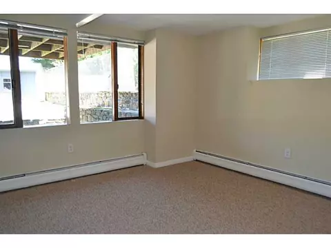 33 Forest Rd, Bristol, RI 02809 photo 10