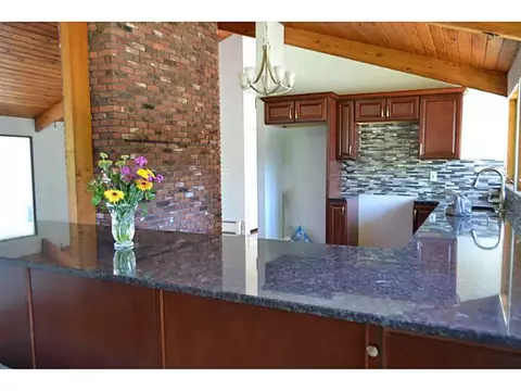 33 Forest Rd, Bristol, RI 02809 photo 3