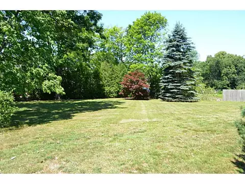 33 Forest Rd, Bristol, RI 02809 photo 2