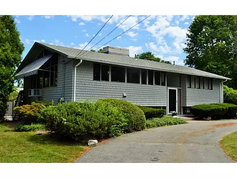 33 Forest Rd, Bristol, RI 02809 photo 1