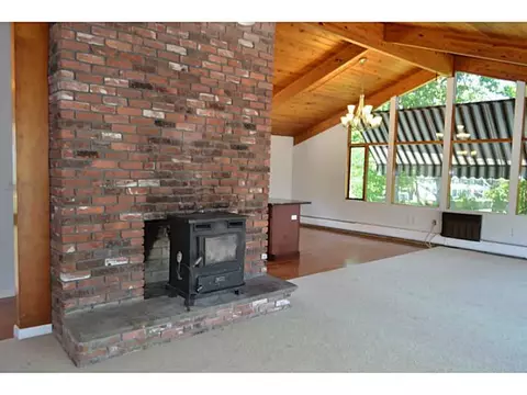 33 Forest Rd, Bristol, RI 02809 photo 7