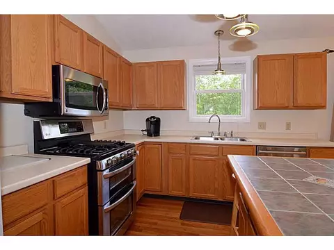 3 Hamlet Ct, Bristol, RI 02809 photo 8