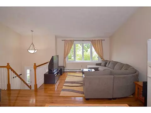 3 Hamlet Ct, Bristol, RI 02809 photo 4