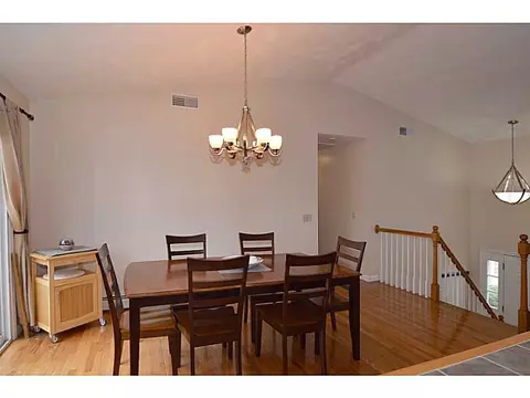 3 Hamlet Ct, Bristol, RI 02809 photo 6