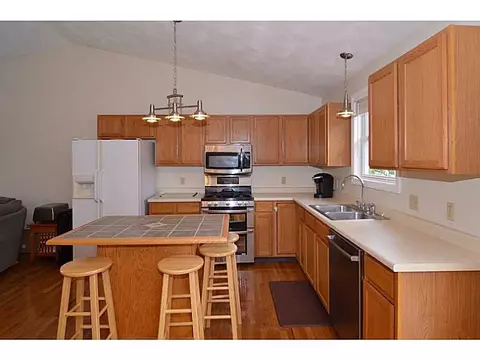 3 Hamlet Ct, Bristol, RI 02809 photo 9