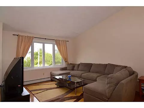 3 Hamlet Ct, Bristol, RI 02809 photo 3