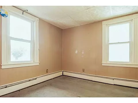 1087 Park Ave, Woonsocket, RI 02895 photo 11